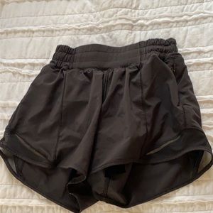 Lululemon black hotty hot shorts size 0 4 inch